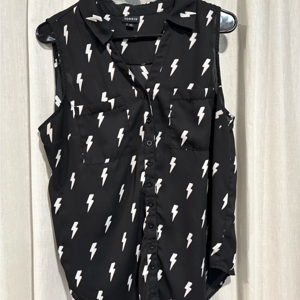 Torrid Black and White Lightning Bolt Button Down Shirt with collar